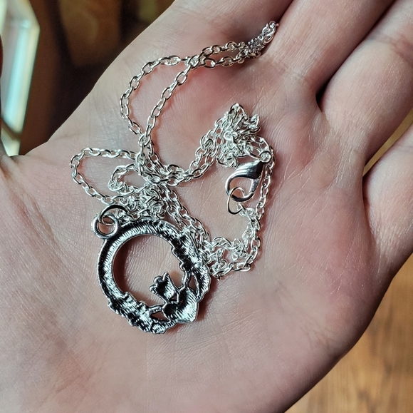 NWOT Silver Celtic Claddagh Necklace - Picture 11 of 13